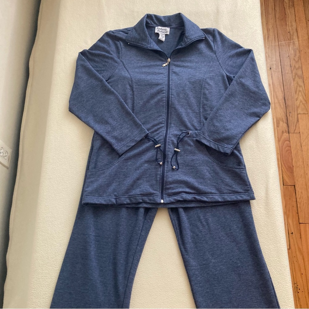 ANTHONY RICHARDS 2pc lounge set